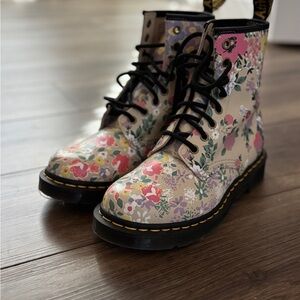 Dr. Martens women’s 1460 8-Eyelet Floral Mash Up Backhand leather boots Size 37